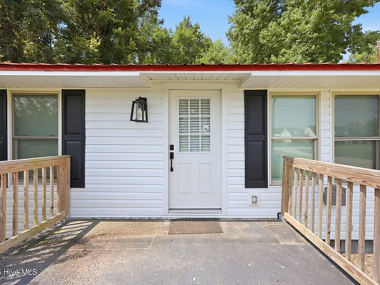 3065 State Highway 55 W — Photo 2