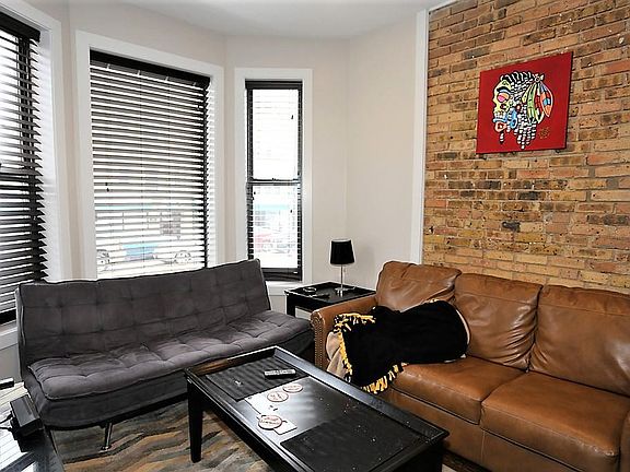 4th image of 1218 W Diversey Pkwy