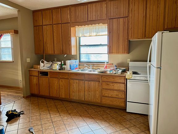 3rd image of 119 E 12th St