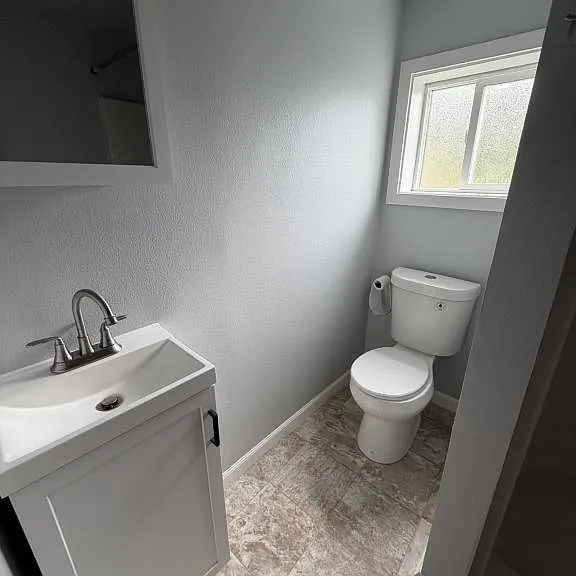985 Oregon St — Photo 5