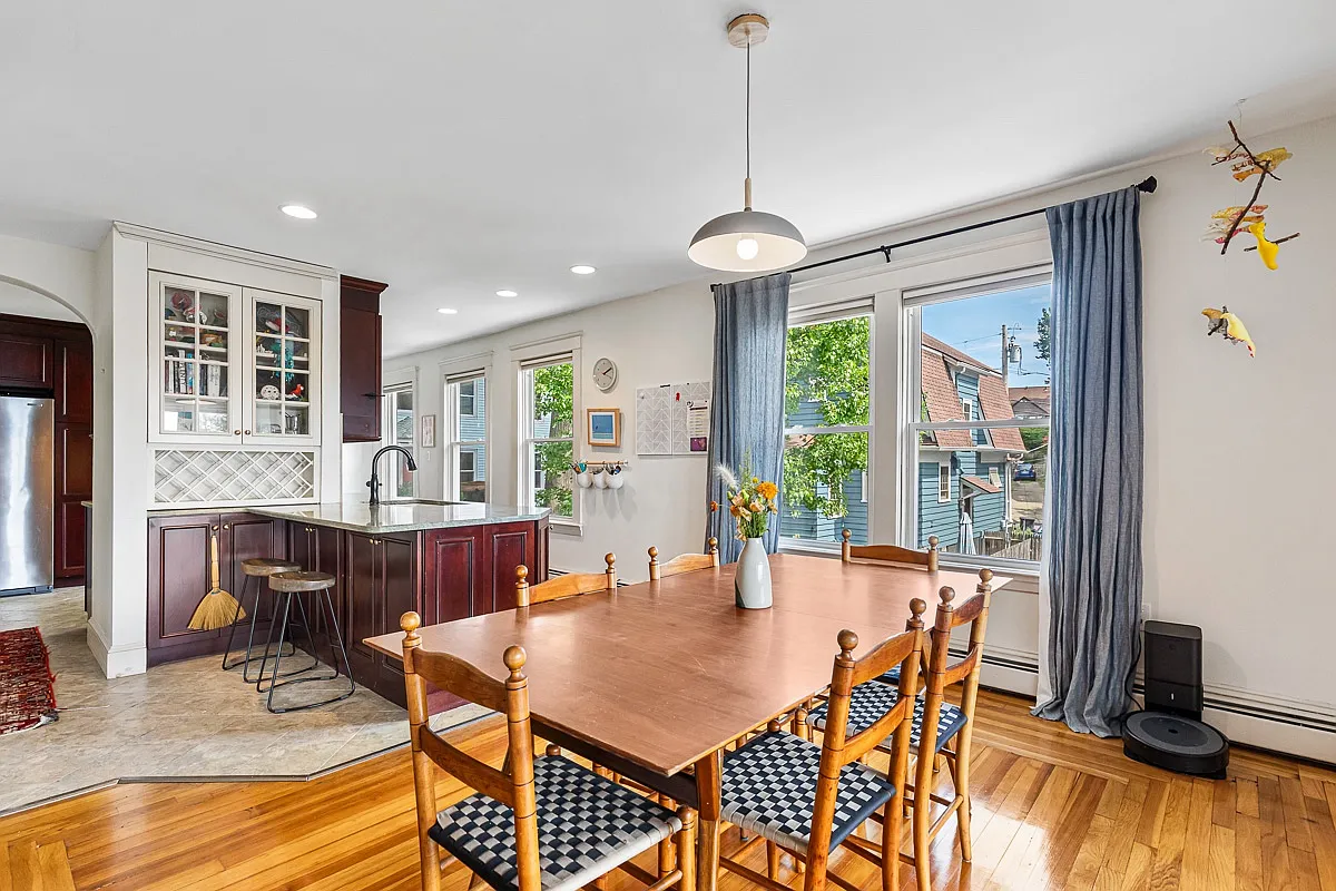 2 bed, 1200 sqft, $2,600 — Photo 3
