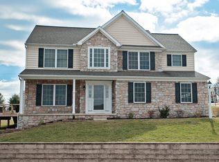 75 Buckingham Dr, Red Lion, PA 17356