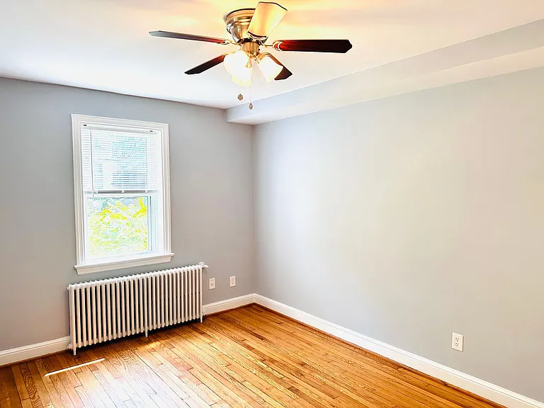 907 Hudson Ave — Photo 14