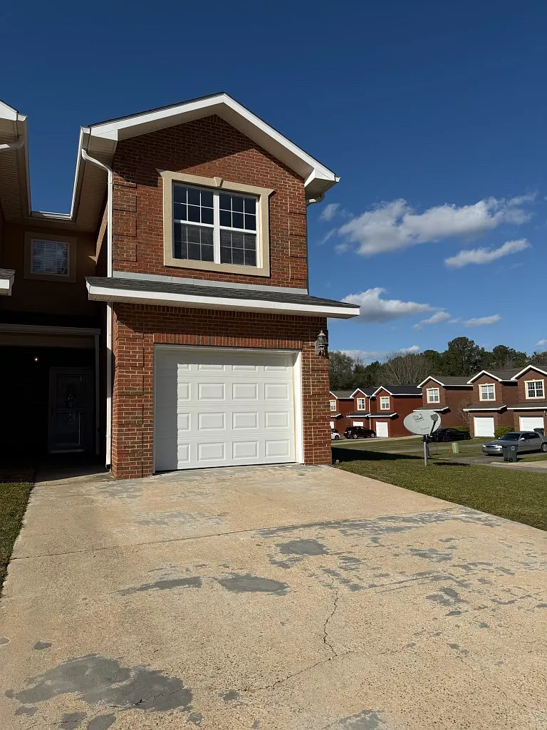 219 Eagle Lndg — Photo 1