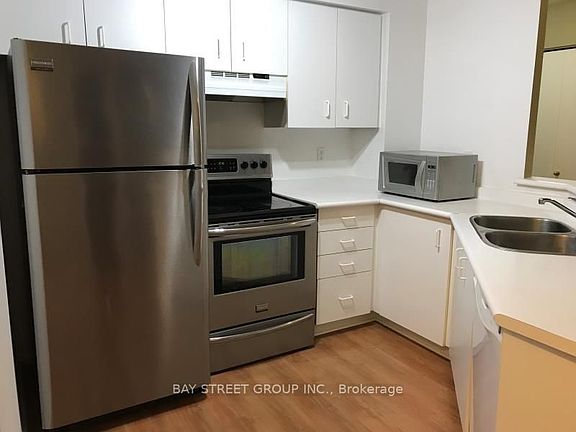 5th image of 25 Grenville St #2106
