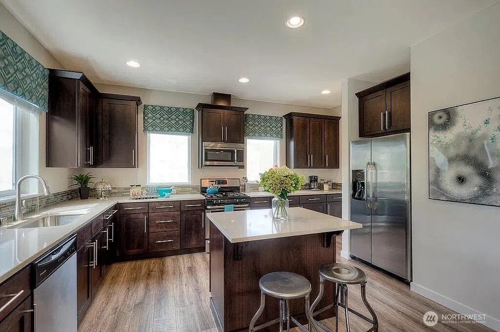 4 bed, $3,100 — Photo 2