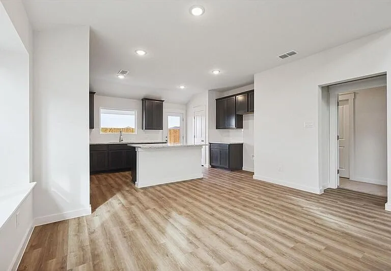 514 Weller Rd — Photo 7