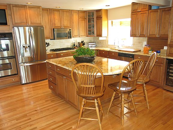 5th image of 3714 Thorndale Beach