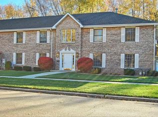 321 N Airlite St APT B, Elgin, IL