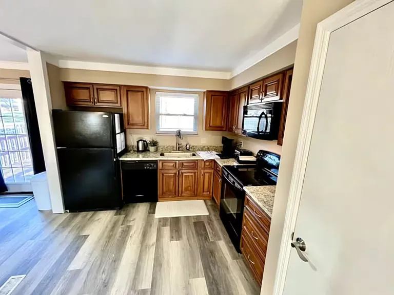 9695 Whippoorwill Ln — Photo 6