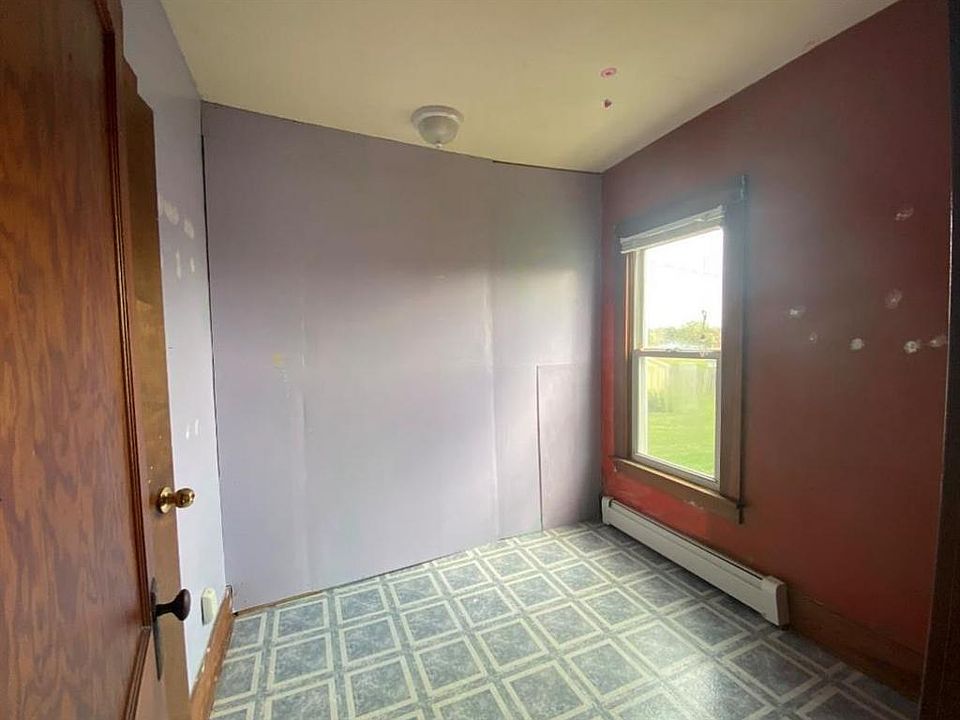 1st image of 314 3rd Ave N