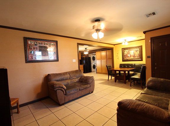 5th image of 612 Highland Dr