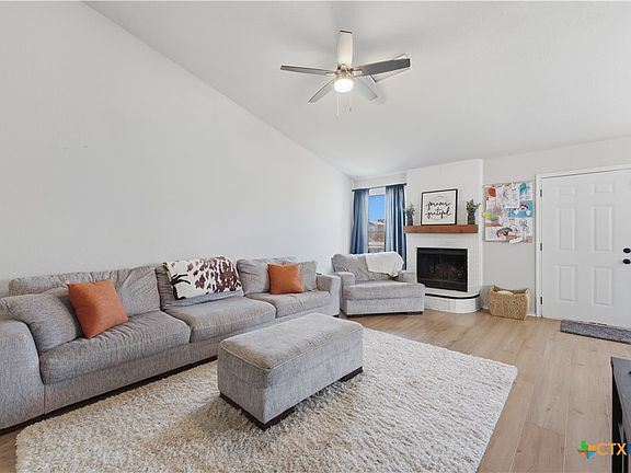 3rd image of 3209 Carpet Ln