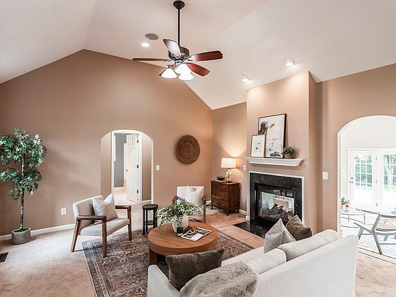 4th image of 1006 Stafford Ct