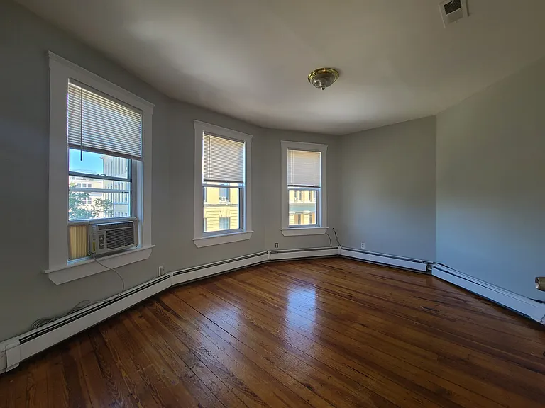 347 W 4th St #3 — Photo 18