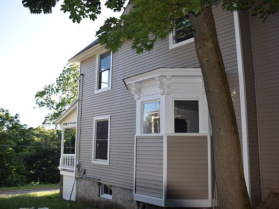 3rd image of 54 Diamond St