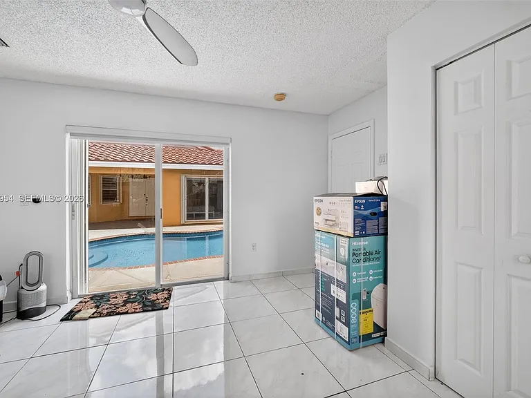 685 SW 198th Ter — Photo 14