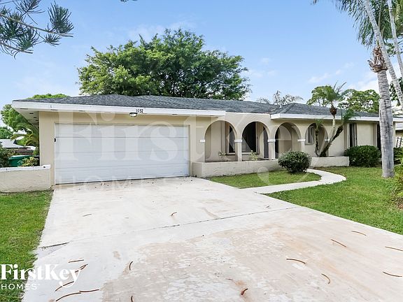 2nd image of 1032 SE Floresta Dr