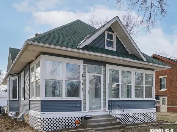 1304 Royal Ave, Pekin, IL 61554