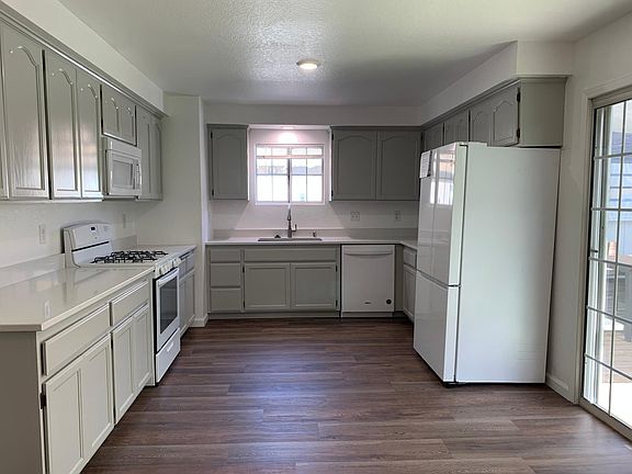 2nd image of 2428 Cabrillo Ave #1