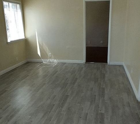 5th image of 1864-1870 N Chestnut Ave #1864
