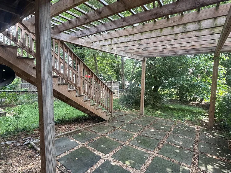 242 S Carroll St — Photo 14