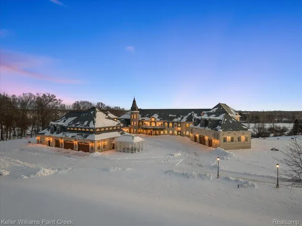 68050 Hillside Ln, Washington, MI 48095