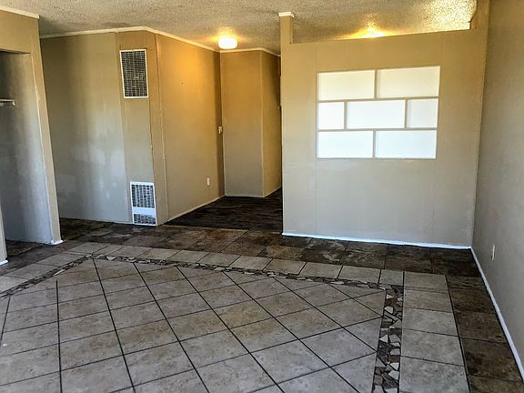 2nd image of 2827 Oak Dr