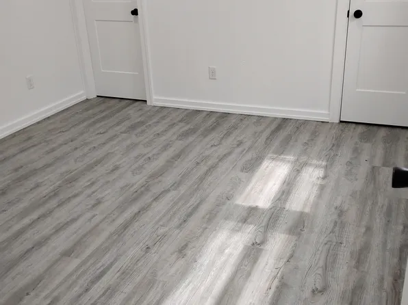 1601 Army Post Rd #13, Des Moines, IA 50315