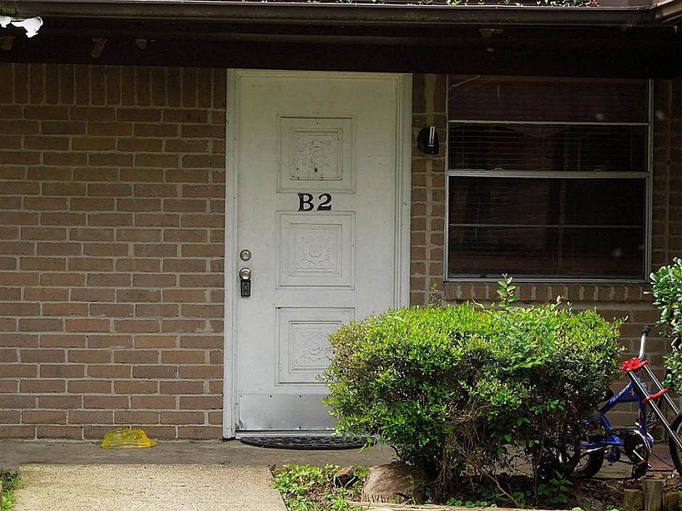 1st image of 212 Quaker Dr APT B3