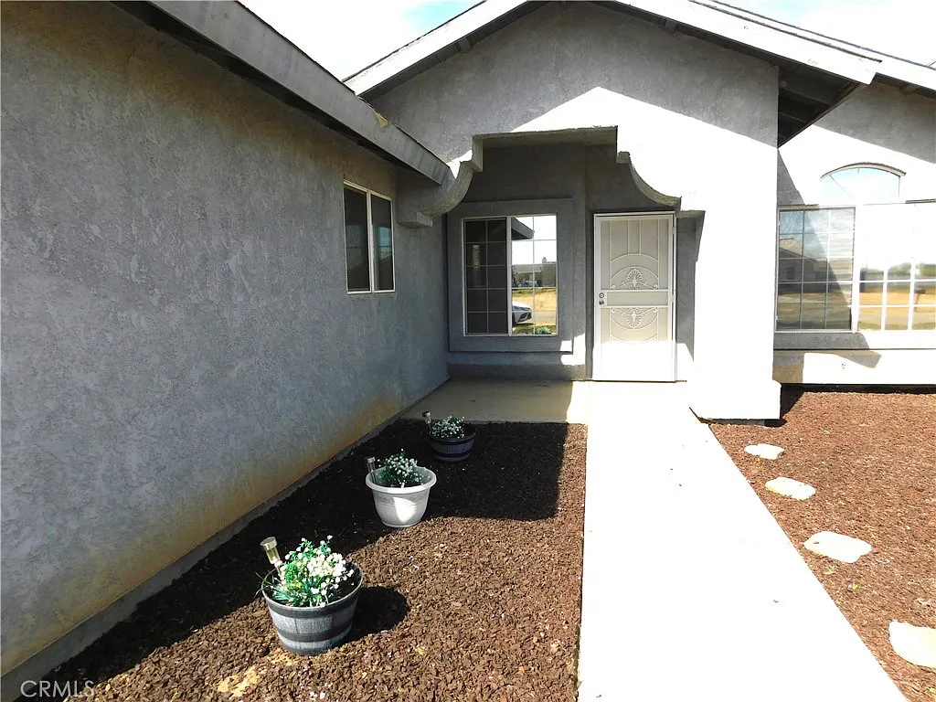 3 bed, 1176 sqft, $2,100 — Photo 3