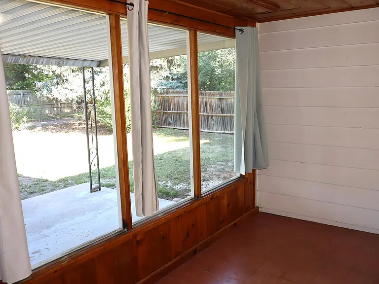 150 Circle Dr — Photo 5
