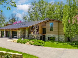 5051 Beach Rd, Troy, MI 48098