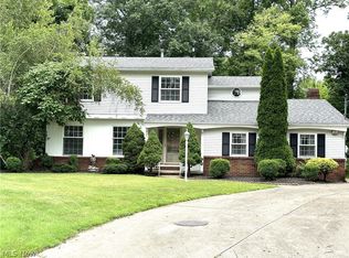 111 Hickory Hollow Dr, Amherst, OH 44001
