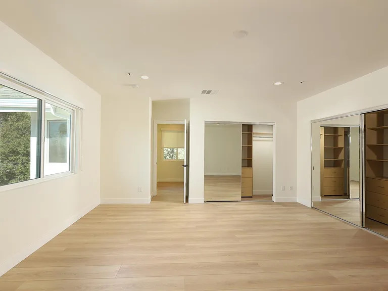 1827 Hill Dr — Photo 10