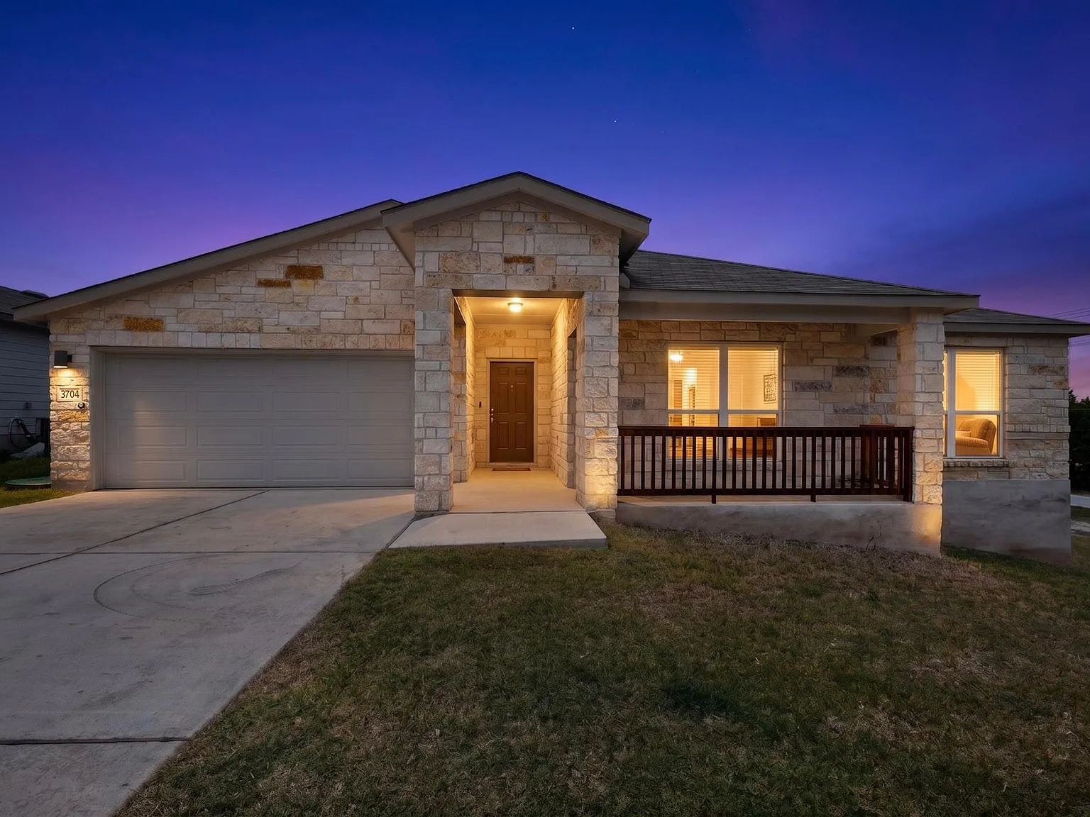 3 bed, 2.0 bath, 1813 sqft, $2,295 — Photo 2