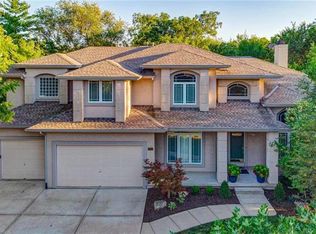 8444 Pflumm Cir, Lenexa, KS 66215