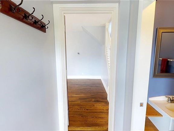 5th image of 1255 W 21st St