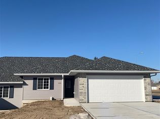 1203 W Meadow Ridge Rd, Norfolk, NE 68701