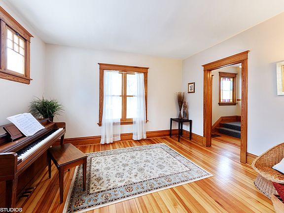 3rd image of 717 N Evergreen Ave