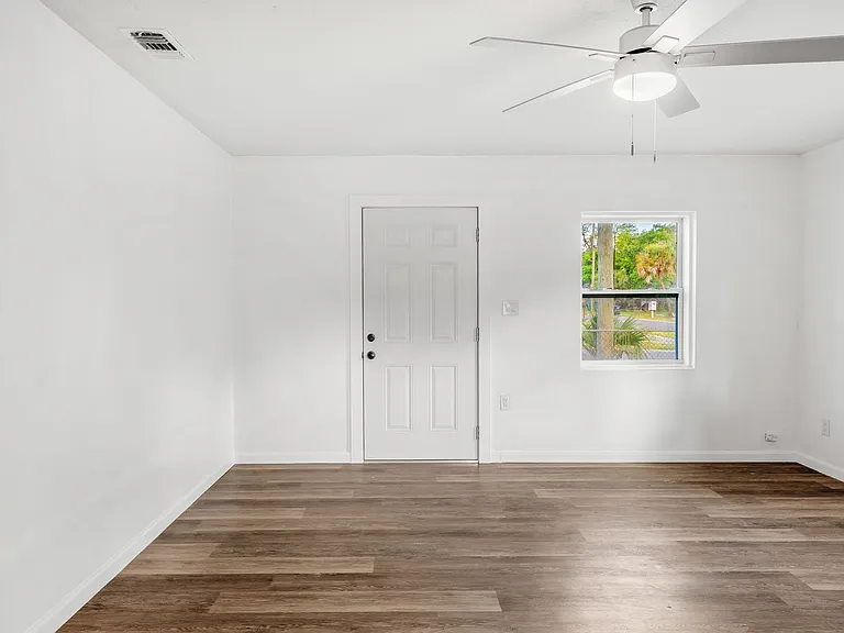 405 Dummitt Ave — Photo 8