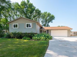 332 Ridge Rd, Mayer, MN 55360