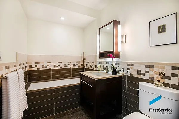 Sold by FirstService Realty (legacy) | media 8