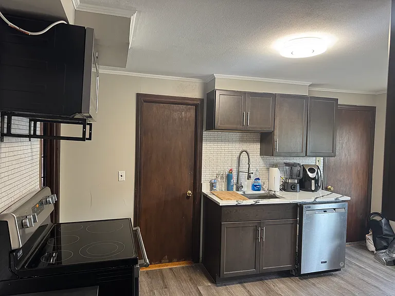 16-18 Shepard St #16 — Photo 2