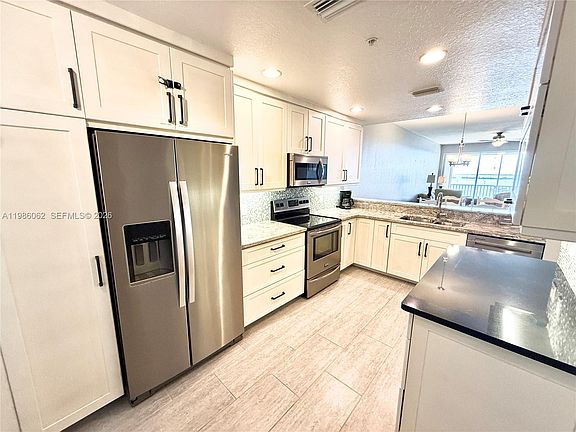 3rd image of 13313 Gasparilla Rd #C402-402
