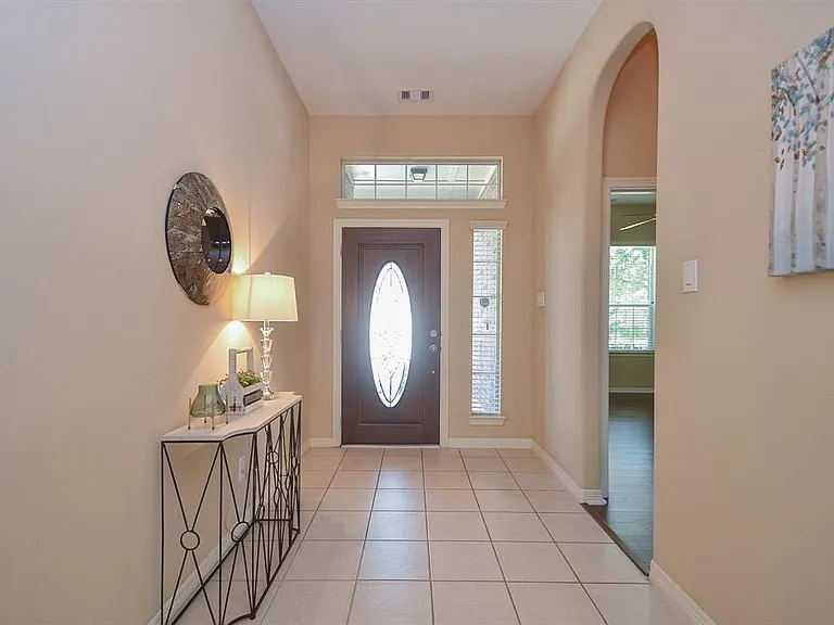 4107 Elk Bluff Ln — Photo 3