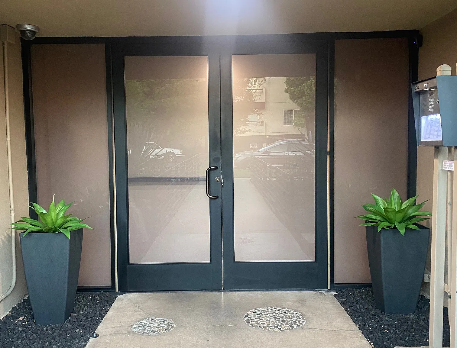 VASSAR APARTMENTS — Photo 4