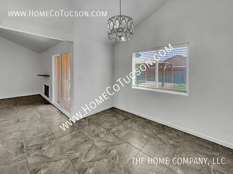10002 E Stella Rd — Photo 7