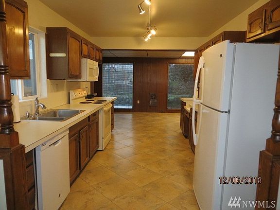 5th image of 1312 E 1st St