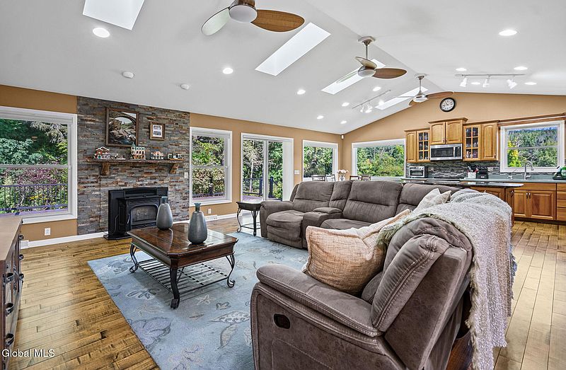 3rd image of 3125 Mariaville Road
